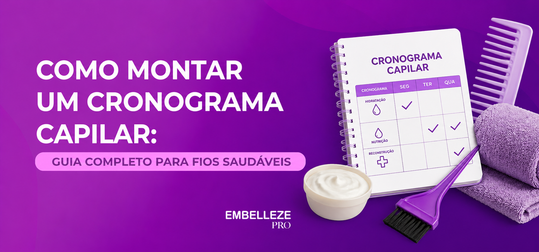 Banner da Embelleze Pro com fundo roxo degradê e texto “Como montar um cronograma capilar: guia completo para fios saudáveis”. Ao lado, acessórios de cuidados capilares como pente, toalhas, creme e um caderno ilustrando um cronograma capilar.